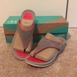 NEW Dansko Flip Flop Sandals